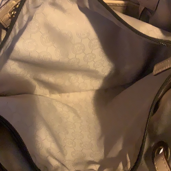 Authentic Michael Kors Bag - Picture 6 of 9